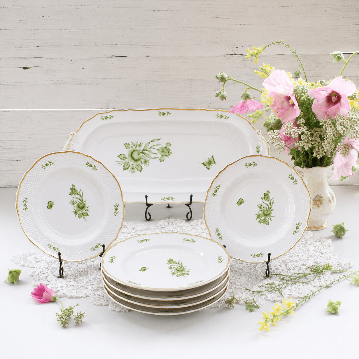 Intersica Oblong Cake Set – 21 Carat Gold Accent Intersica Oblong Cake Set - 21 Carat Gold Accent - Image 1