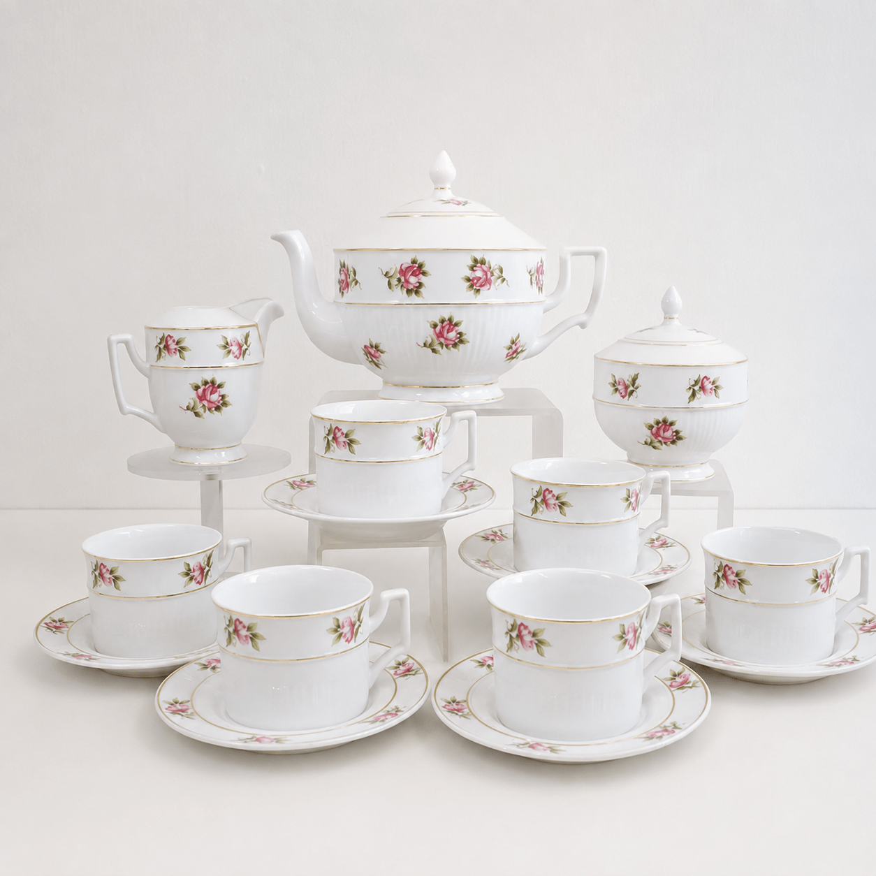Liliane 15 Piece Porcelain Tea Set – 21 Carat Gold Accent Liliane 15 Piece Porcelain Tea Set - 21 Carat Gold Accent - Image 1