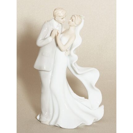 Flowing Veil Couple Figurine Cake Top