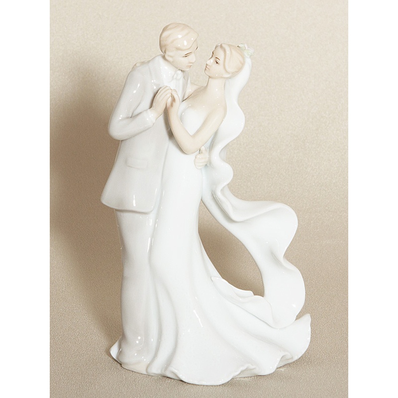 047-70409_3.jpg Flowing Veil Couple Figurine Cake Top - Image 1